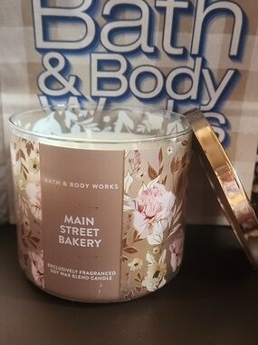 Main Street Bakery Lg. 3-Wick Scented Candle